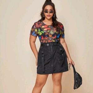 Sporty buckle belted skirt